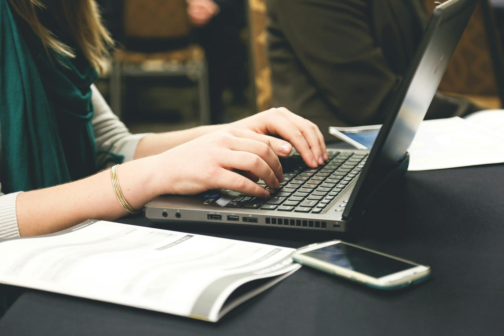 Boost your online sales today! Learn how to write persuasive sales copy that captivates your audience and drives conversions. Start improving now!