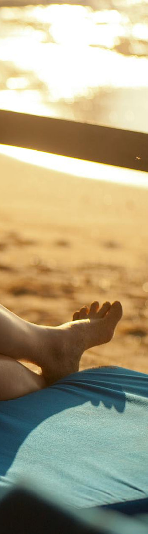 28 Content Upgrades To Grow Your Email List: A Direct-Response Playbook For Niche Digital Marketing Tools That Thrive Leads 3 woman using gray laptop on beach