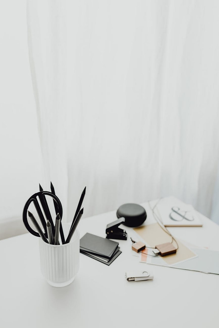 Digital Marketing for Dummies: The No-Fluff Beginner's Guide That Actually Gets Results (2026) 6 pens in cup and flash drive on white desk