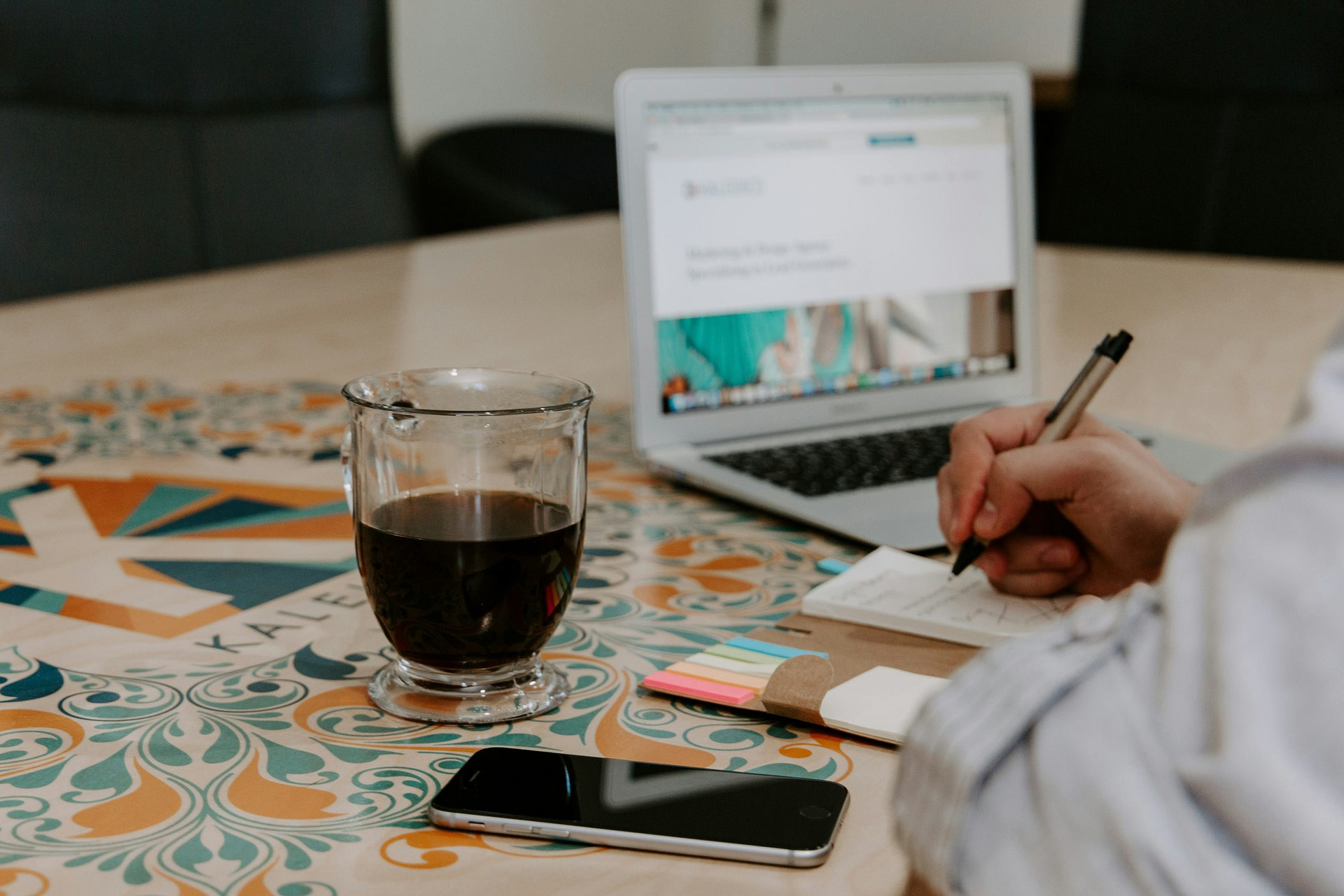 10 Essential Tips for Middle-Aged Beginners Starting a Blog 5 www.angelinamihaylov.com